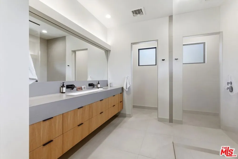 3860 Madison Road La Canada Flintridge, CA 91011