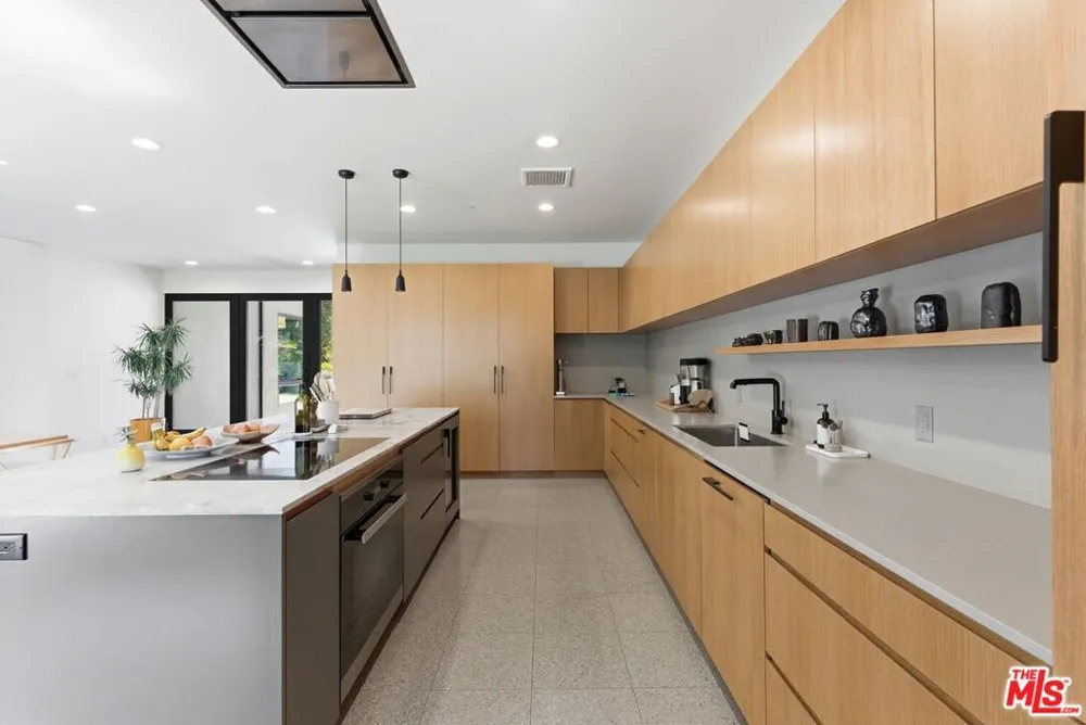 3860 Madison Road La Canada Flintridge, CA 91011