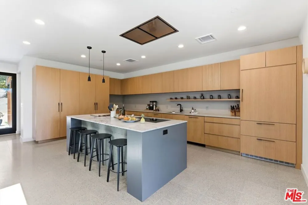3860 Madison Road La Canada Flintridge, CA 91011