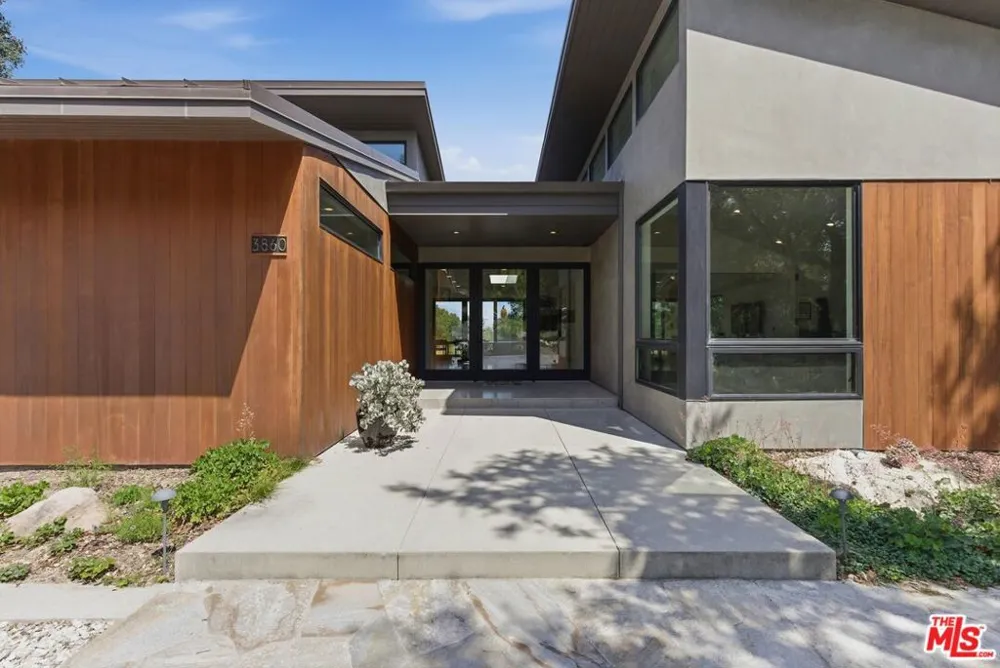 3860 Madison Road La Canada Flintridge, CA 91011