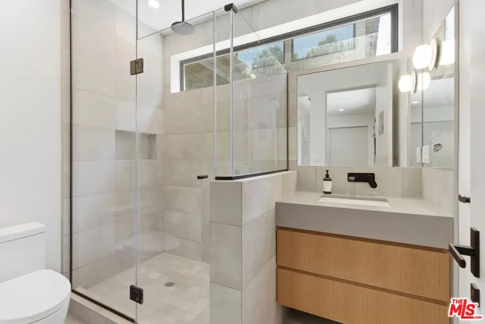 3860 Madison Road La Canada Flintridge, CA 91011