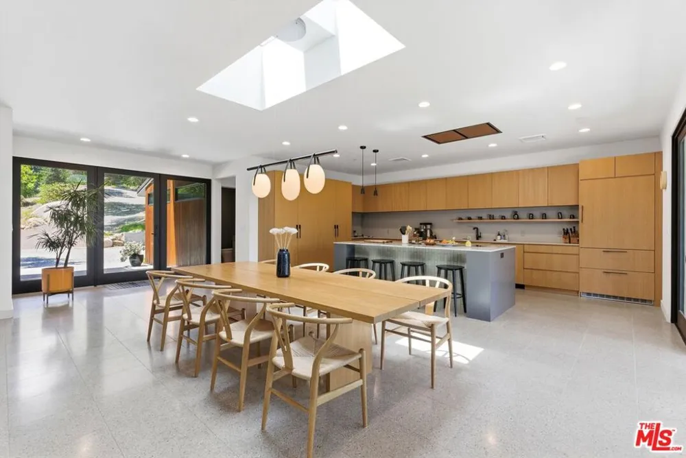 3860 Madison Road La Canada Flintridge, CA 91011