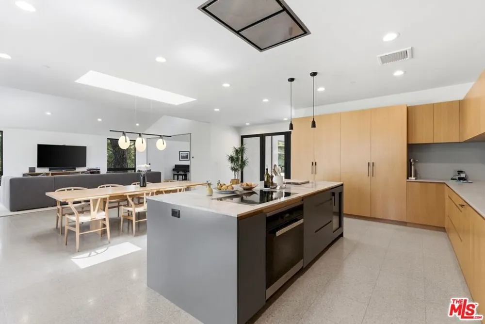 3860 Madison Road La Canada Flintridge, CA 91011
