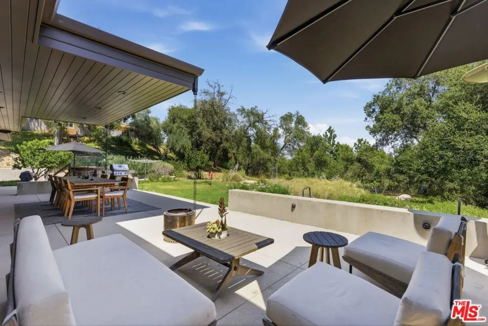 3860 Madison Road La Canada Flintridge, CA 91011