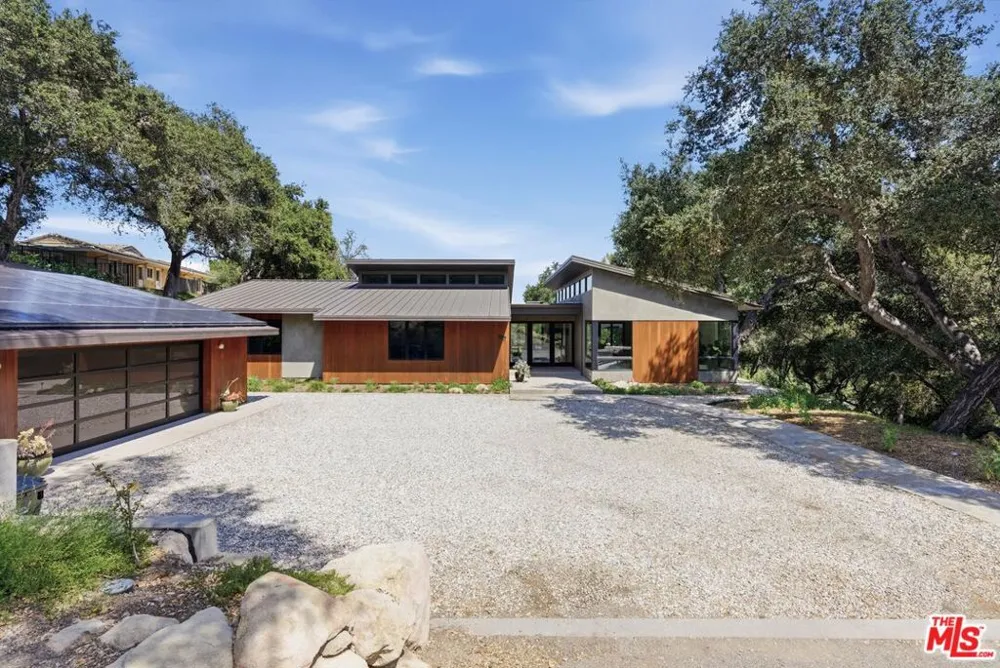 3860 Madison Road La Canada Flintridge, CA 91011