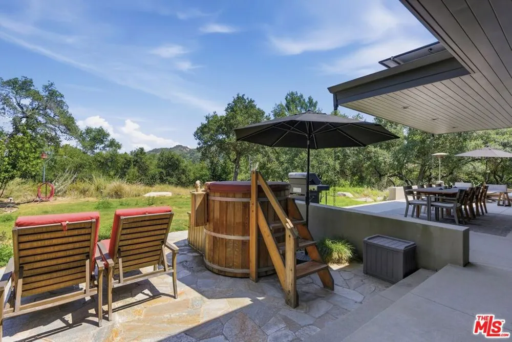3860 Madison Road La Canada Flintridge, CA 91011