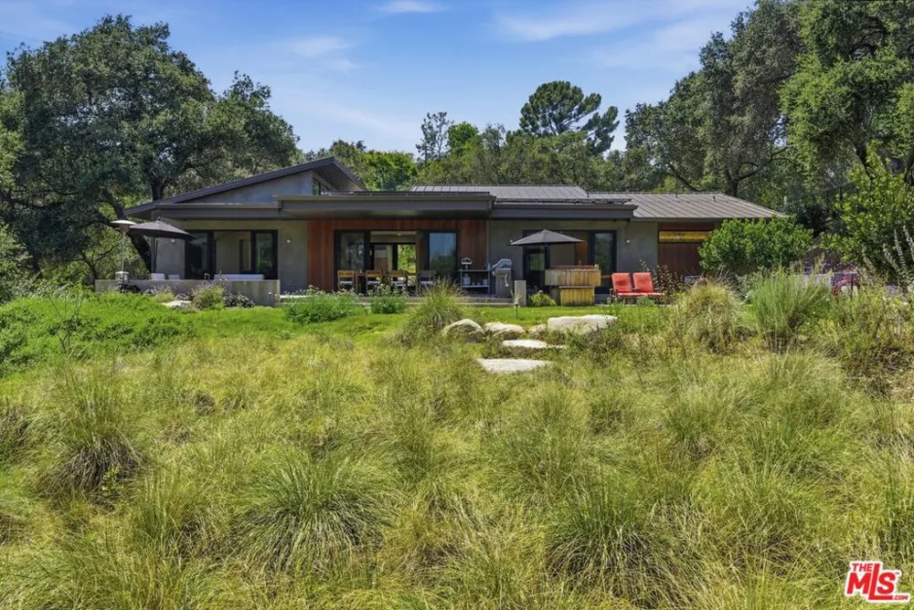 3860 Madison Road La Canada Flintridge, CA 91011