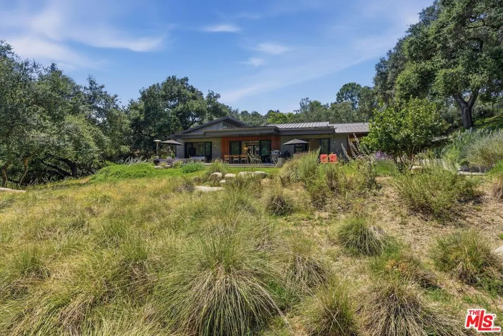 3860 Madison Road La Canada Flintridge, CA 91011