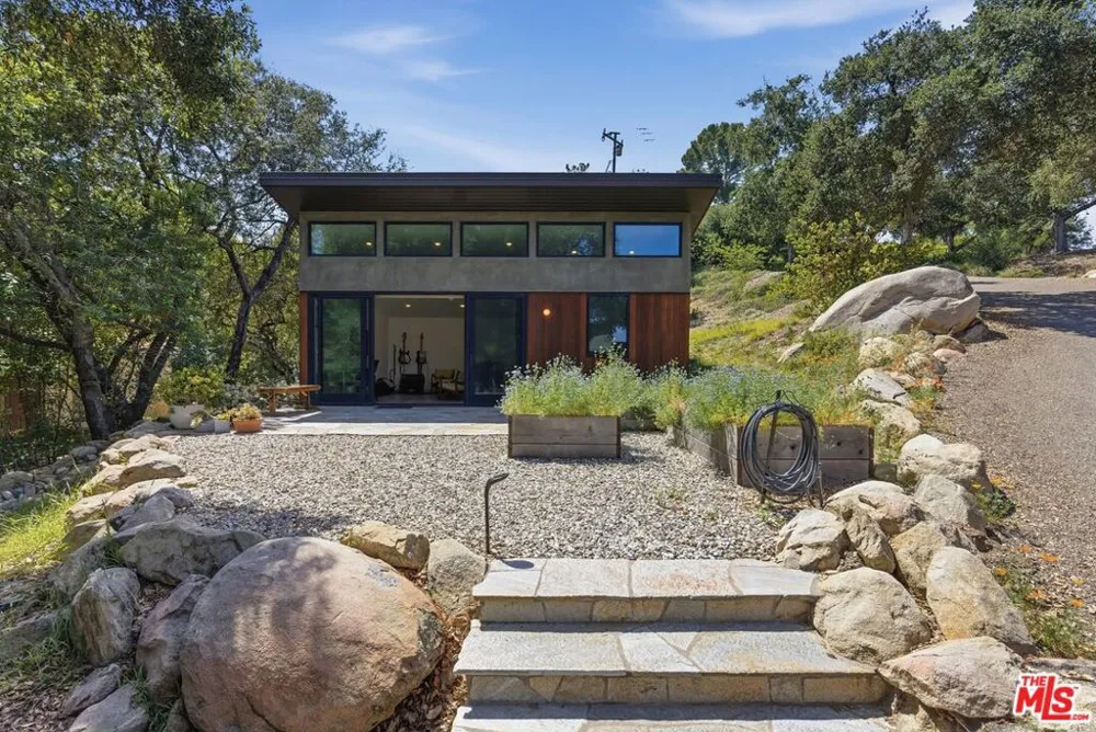 3860 Madison Road La Canada Flintridge, CA 91011