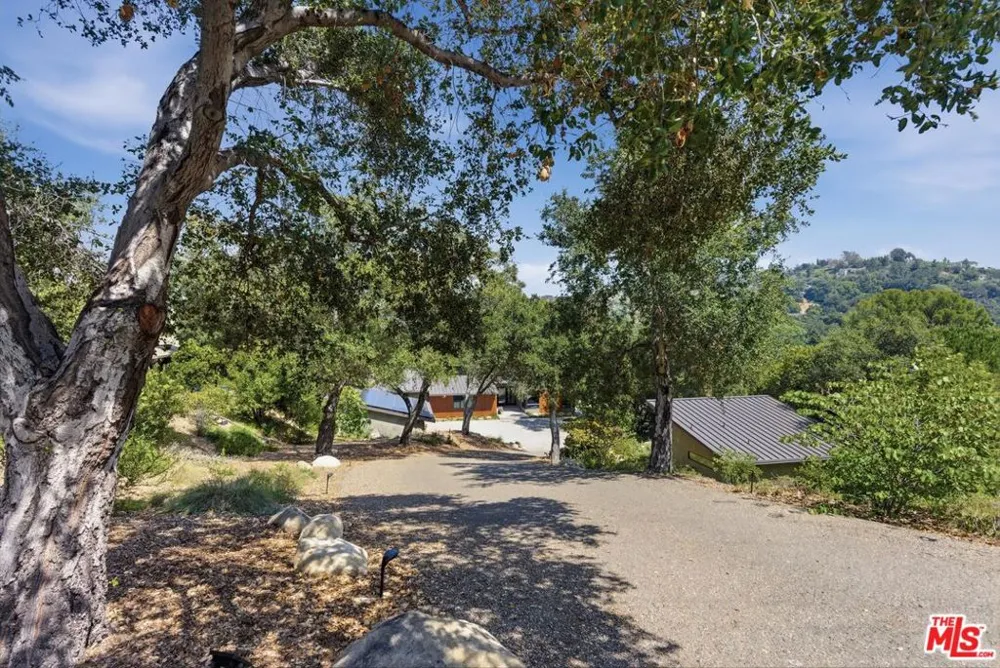 3860 Madison Road La Canada Flintridge, CA 91011