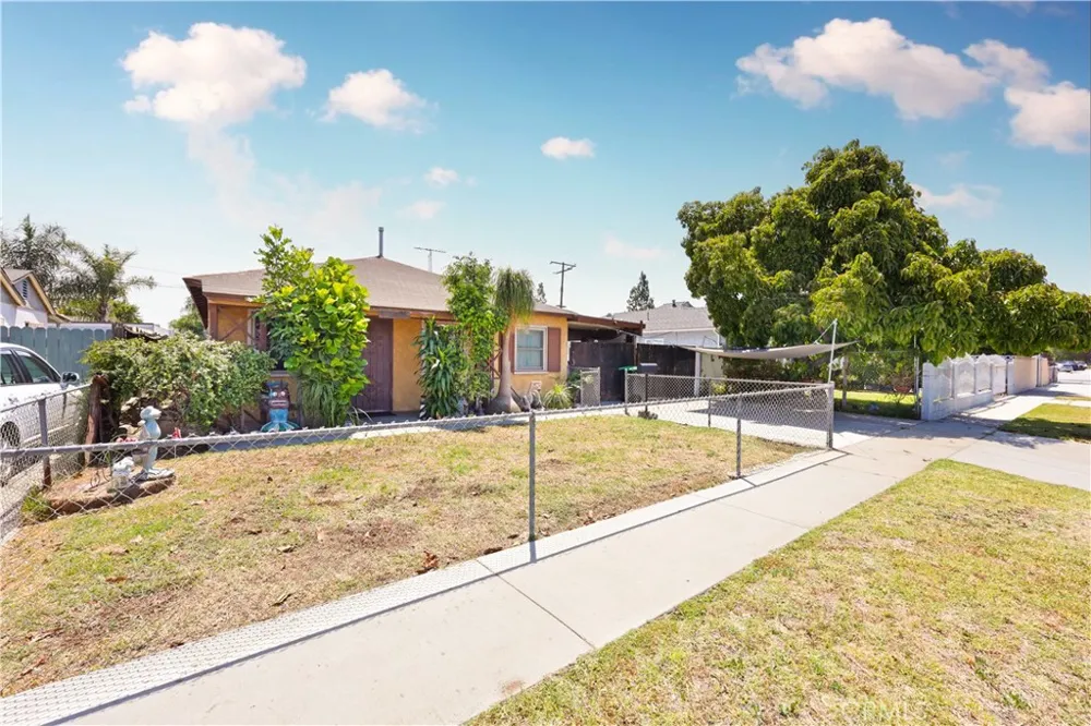 9016 Los Angeles Street Bellflower, CA 90706