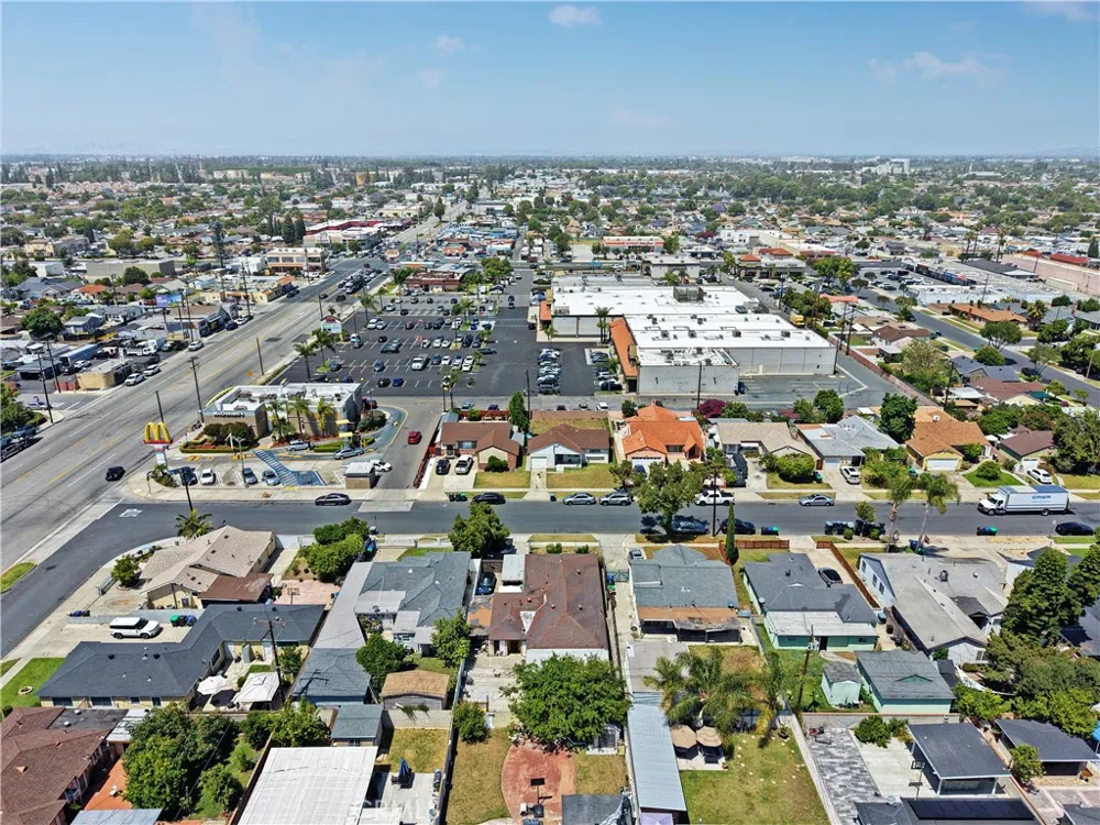 9016 Los Angeles Street Bellflower, CA 90706