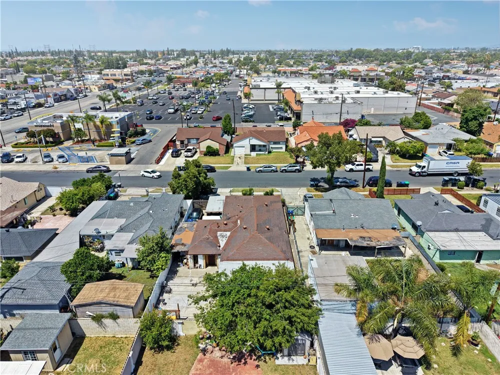 9016 Los Angeles Street Bellflower, CA 90706