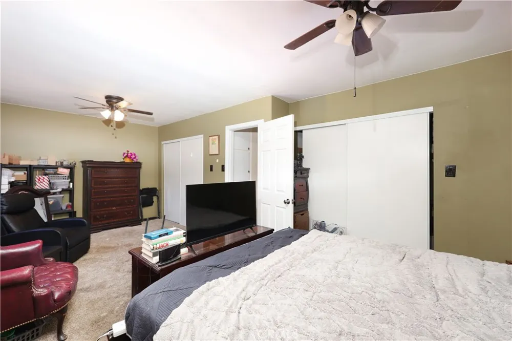 9016 Los Angeles Street Bellflower, CA 90706