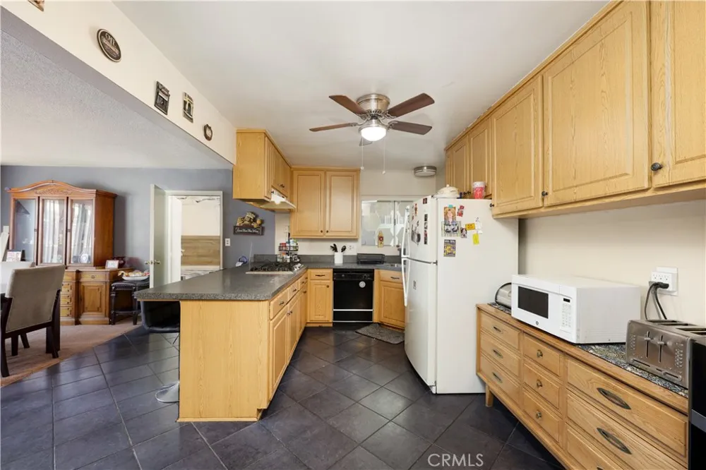 9016 Los Angeles Street Bellflower, CA 90706