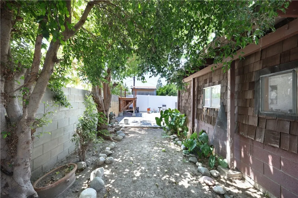 9016 Los Angeles Street Bellflower, CA 90706