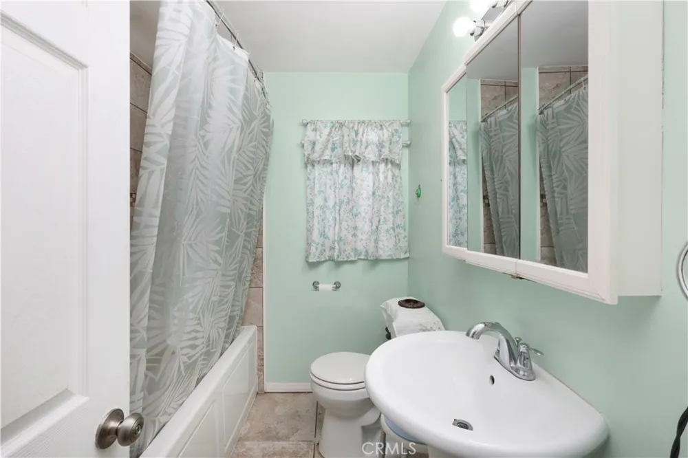 9016 Los Angeles Street Bellflower, CA 90706