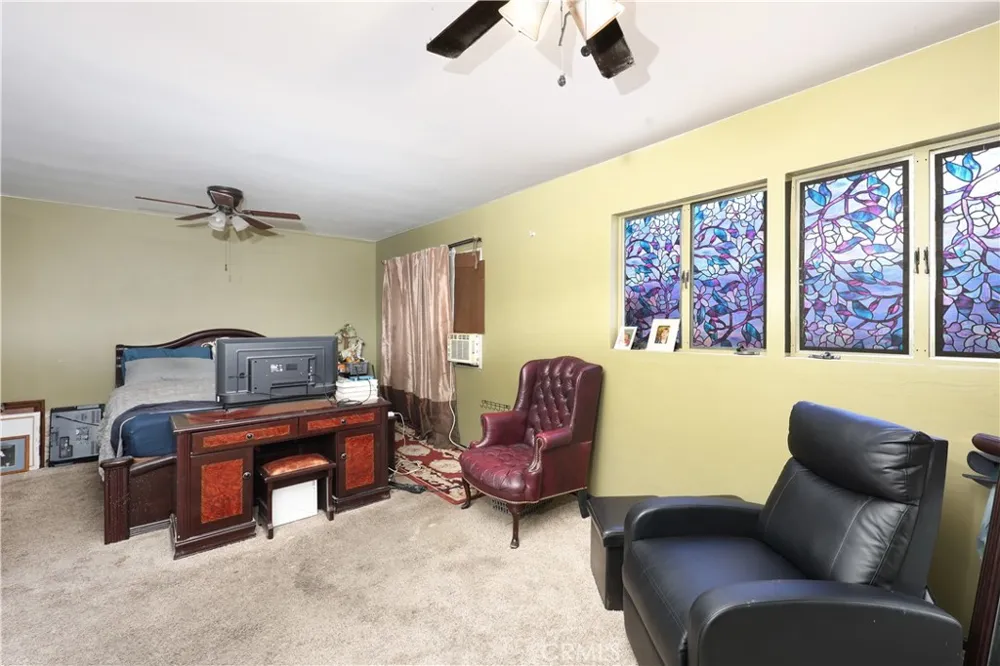9016 Los Angeles Street Bellflower, CA 90706