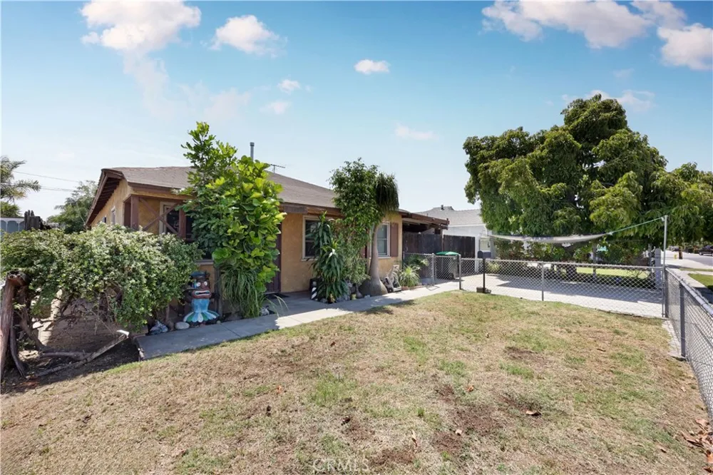 9016 Los Angeles Street Bellflower, CA 90706