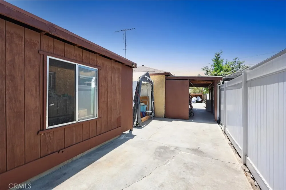 9016 Los Angeles Street Bellflower, CA 90706