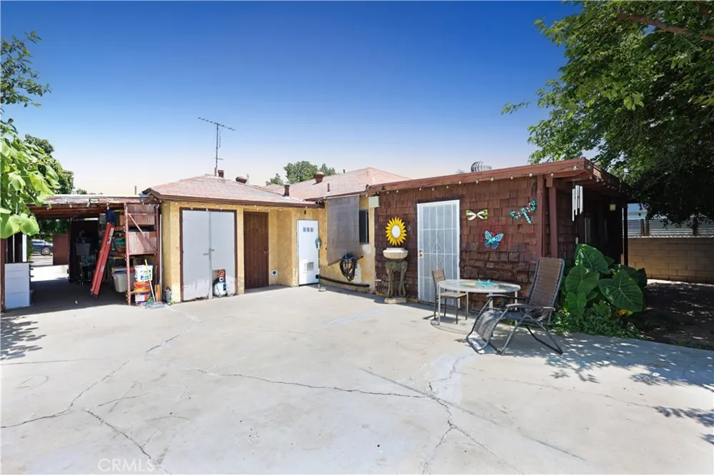 9016 Los Angeles Street Bellflower, CA 90706