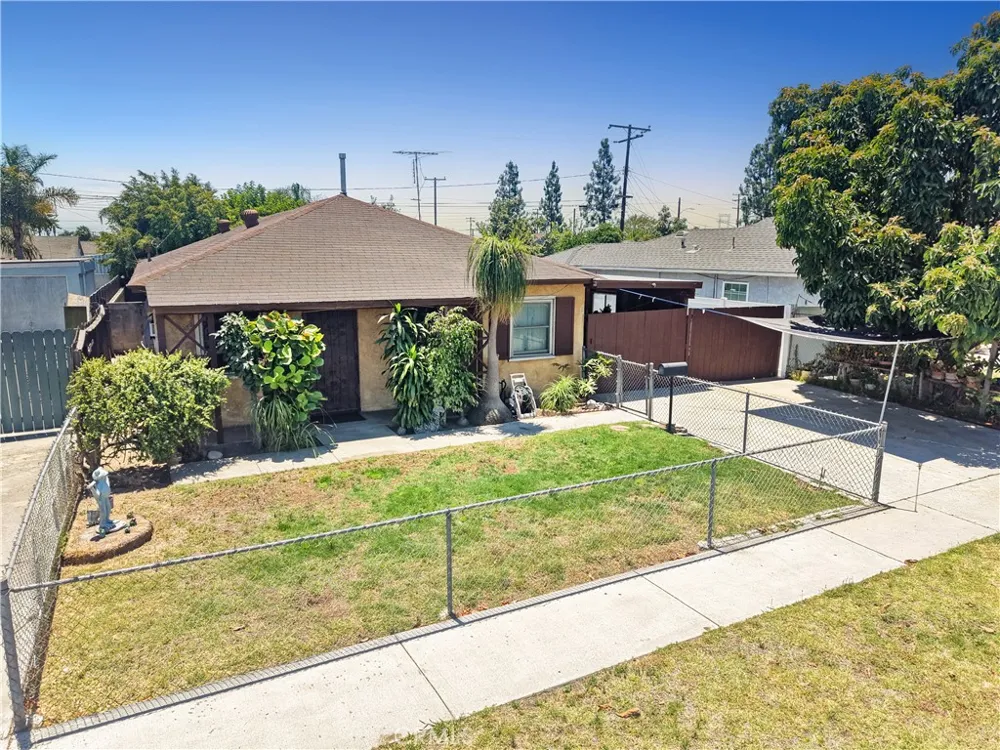 9016 Los Angeles Street Bellflower, CA 90706