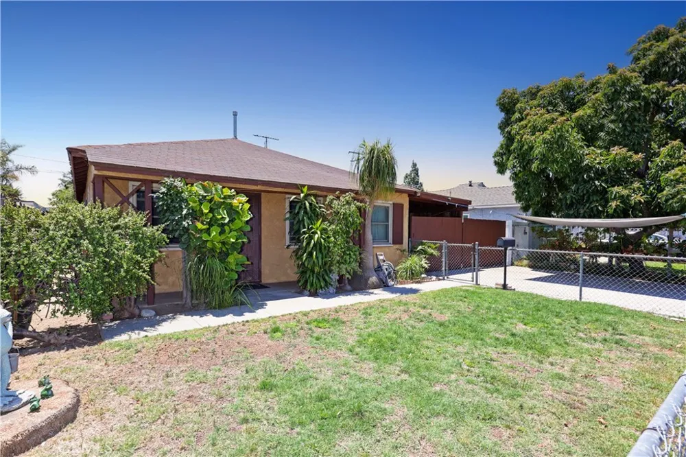 9016 Los Angeles Street Bellflower, CA 90706
