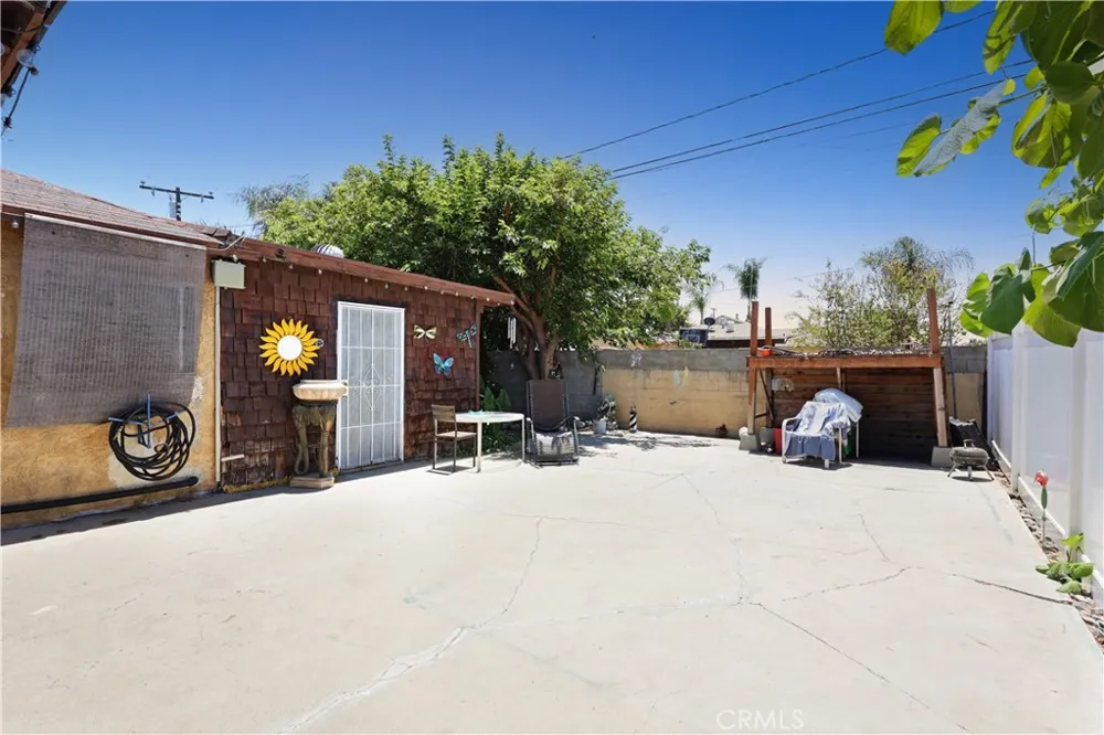 9016 Los Angeles Street Bellflower, CA 90706