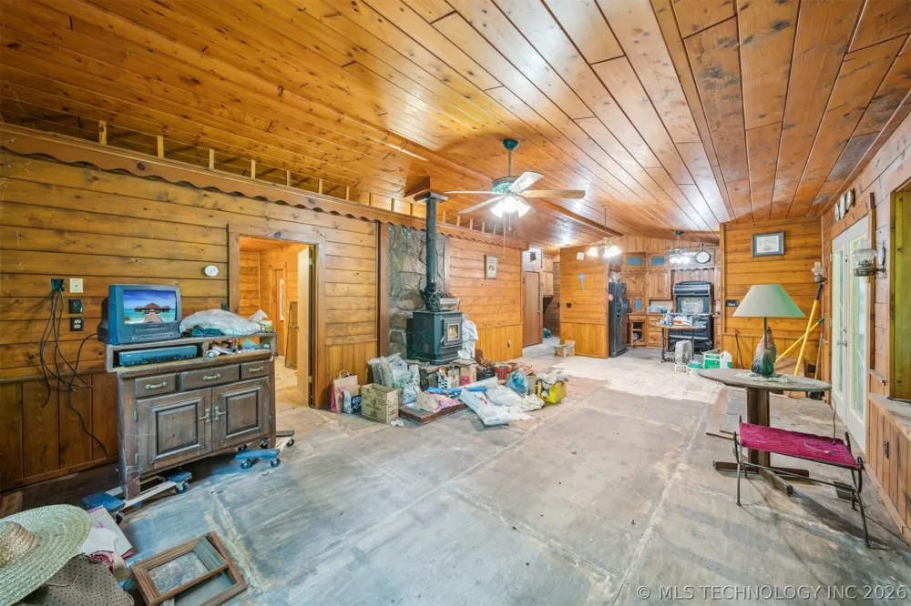 21742 E 660 ROAD Tahlequah, OK 74464