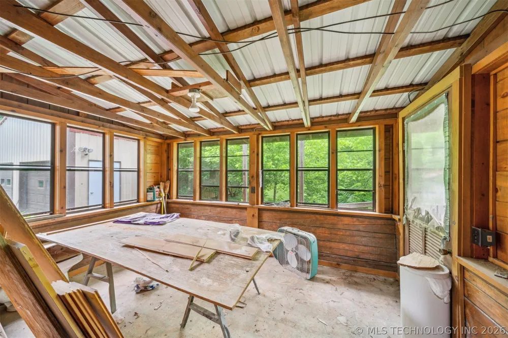 21742 E 660 ROAD Tahlequah, OK 74464