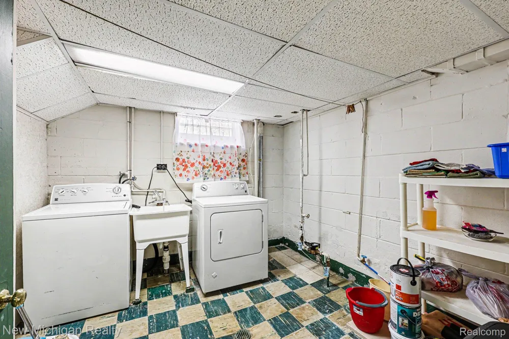 1664 11 Mile Road Berkley City, MI 48072