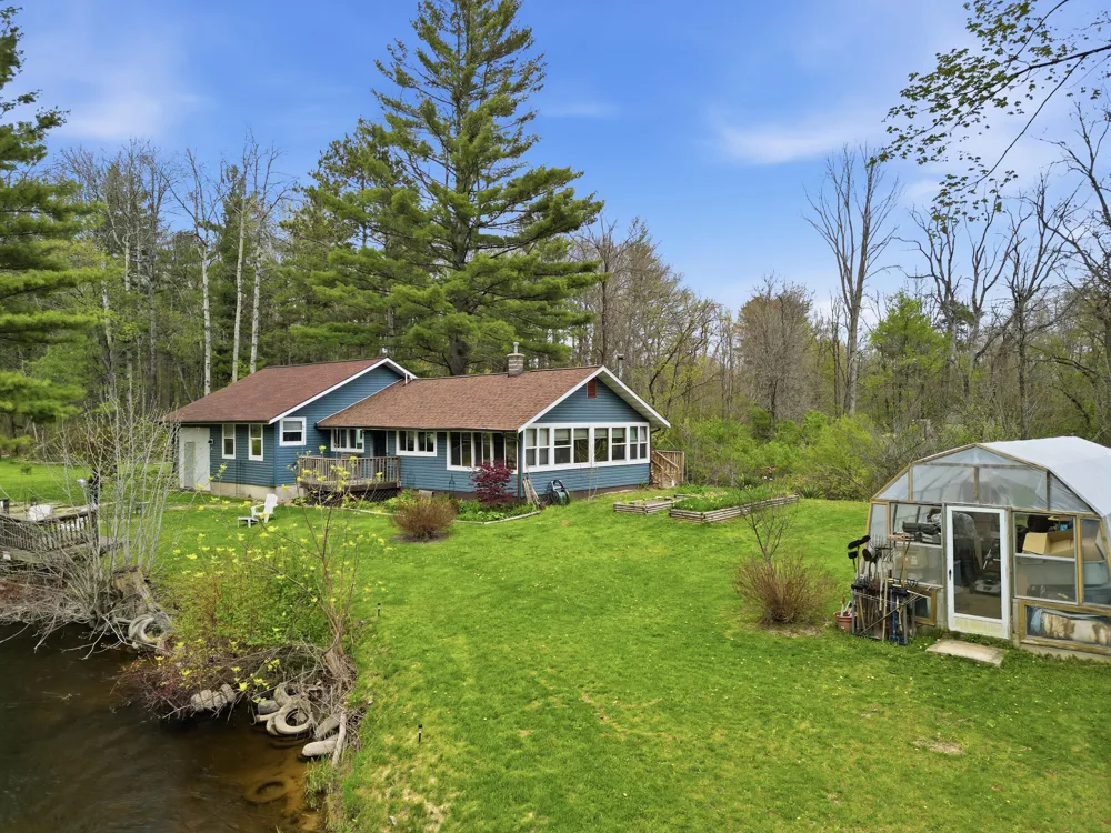 7140 Amy School Road Reynolds Township, MI 49329