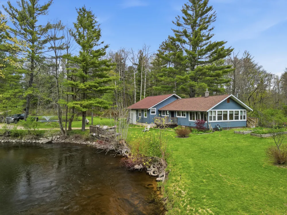 7140 Amy School Road Reynolds Township, MI 49329