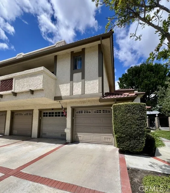 25231 Tanoak Lake Forest, CA 92630