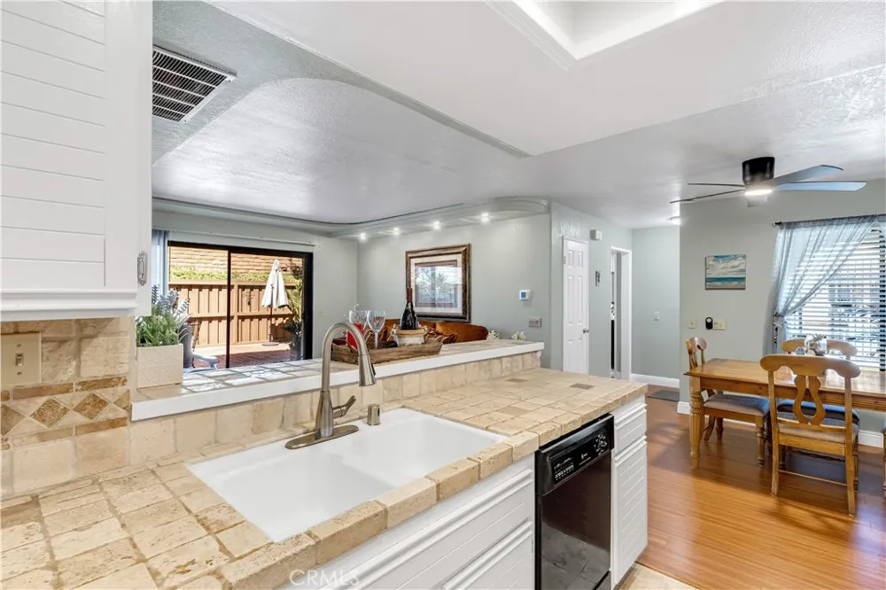 25231 Tanoak Lake Forest, CA 92630