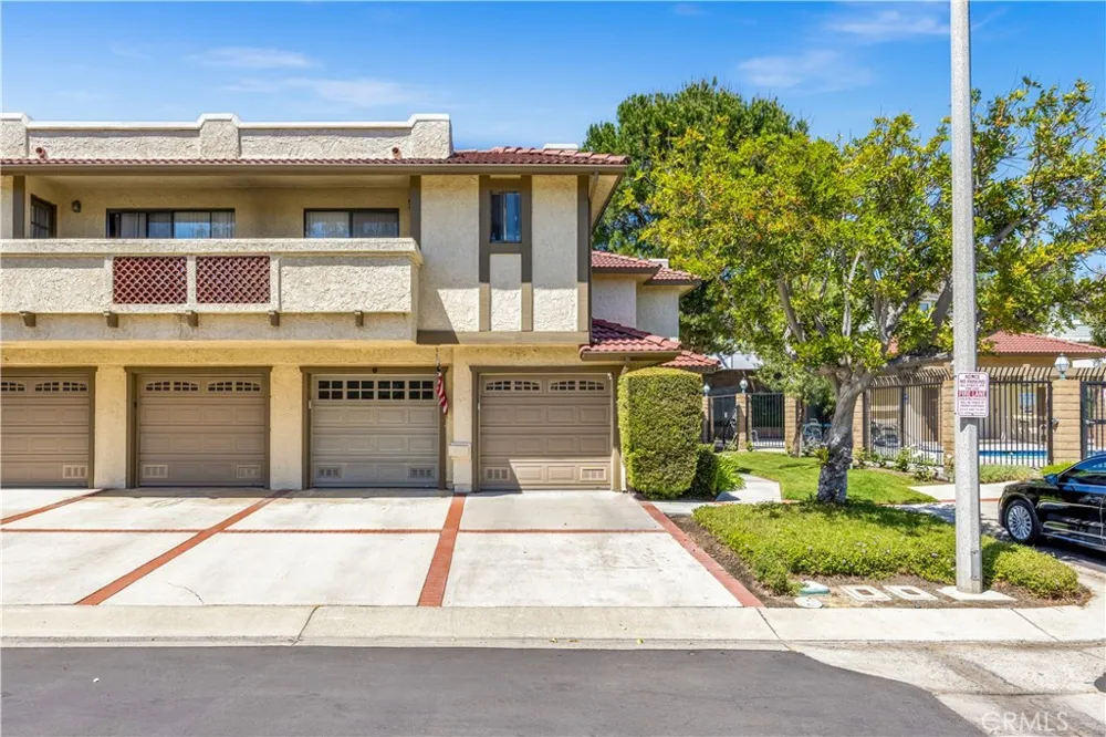 25231 Tanoak Lake Forest, CA 92630