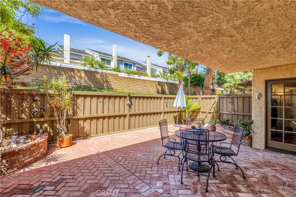 25231 Tanoak Lake Forest, CA 92630