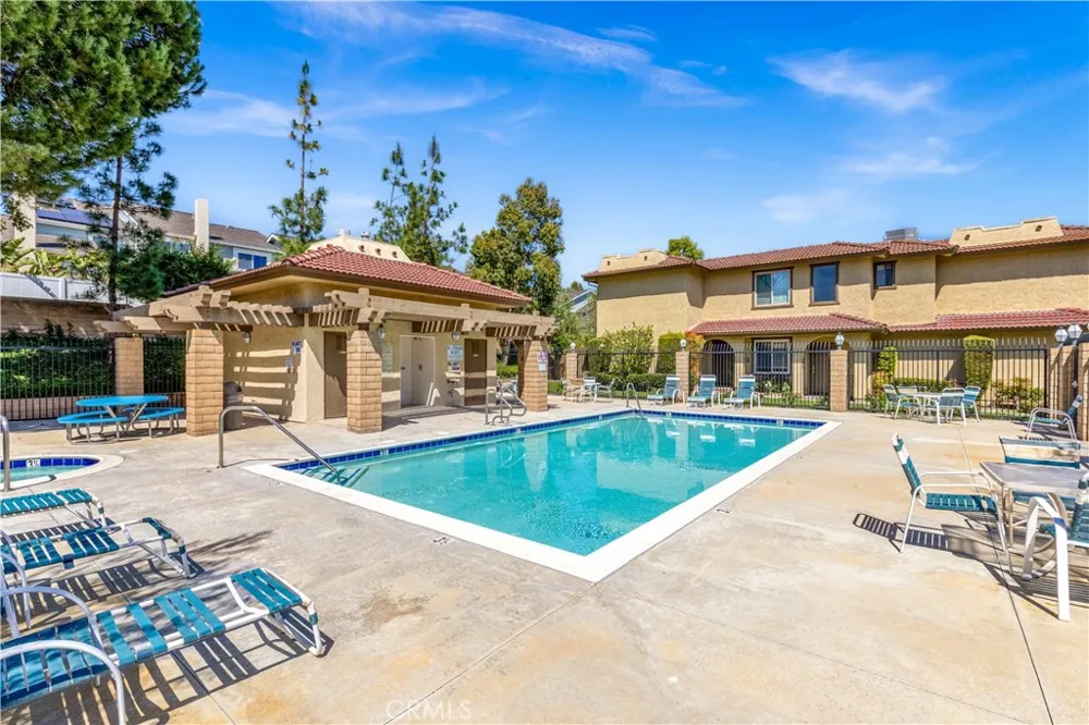 25231 Tanoak Lake Forest, CA 92630