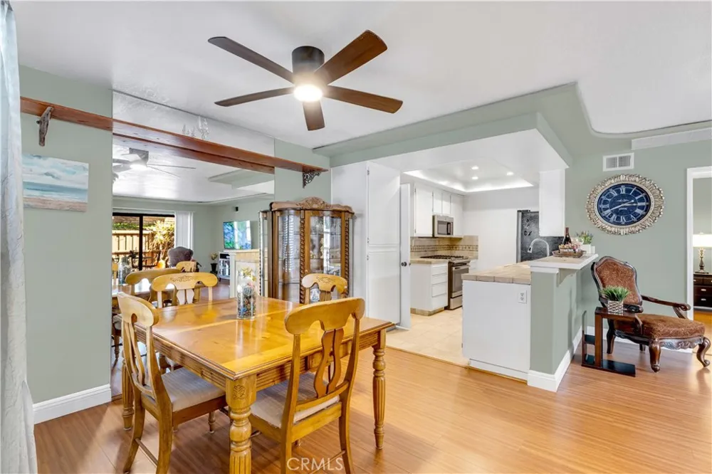25231 Tanoak Lake Forest, CA 92630