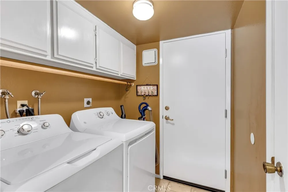 25231 Tanoak Lake Forest, CA 92630