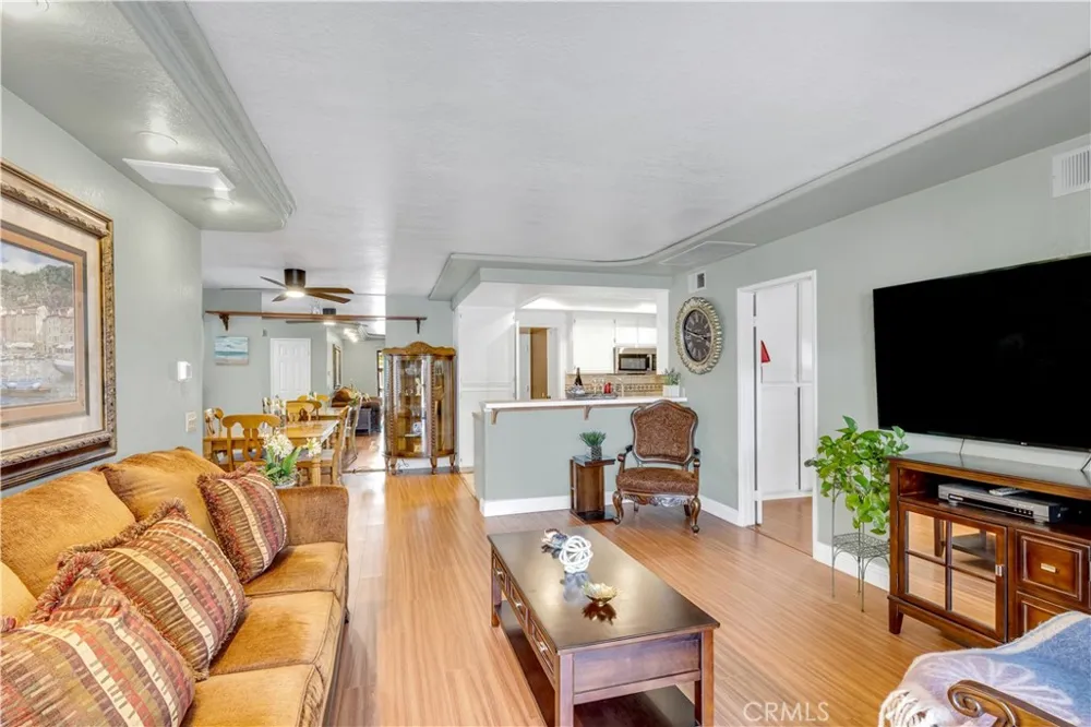 25231 Tanoak Lake Forest, CA 92630