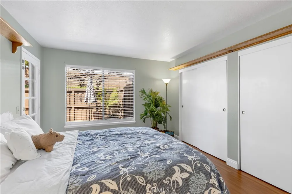 25231 Tanoak Lake Forest, CA 92630