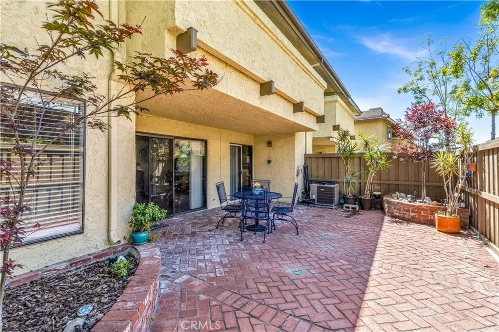 25231 Tanoak Lake Forest, CA 92630