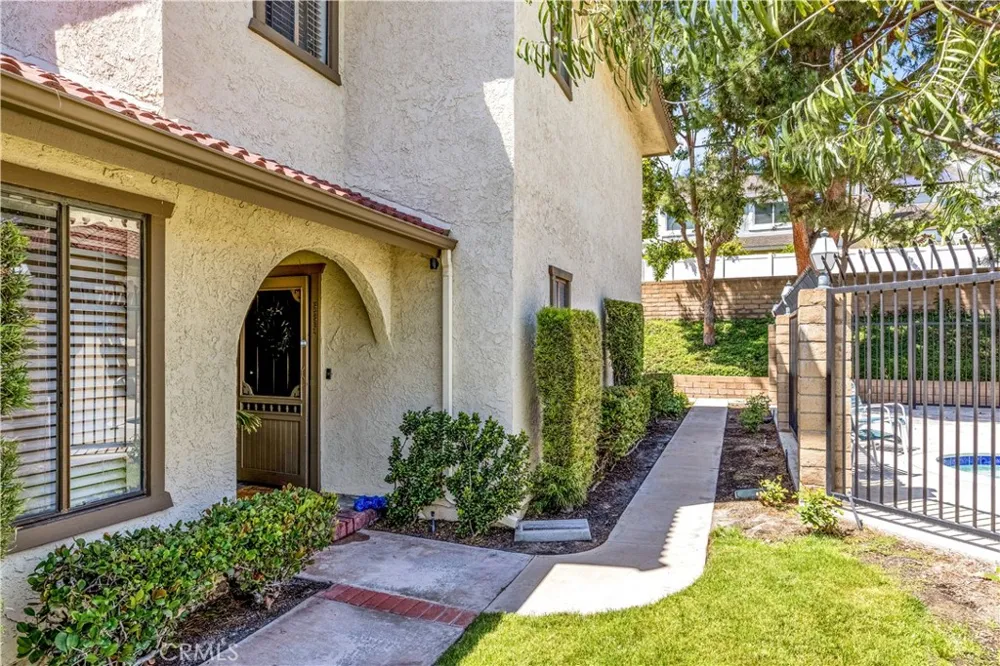 25231 Tanoak Lake Forest, CA 92630