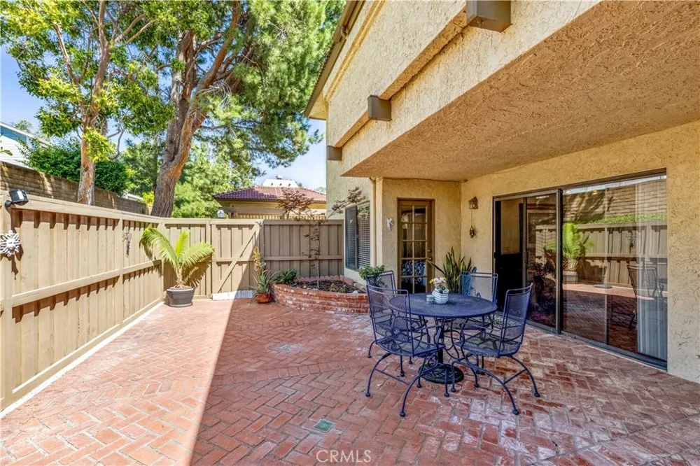 25231 Tanoak Lake Forest, CA 92630