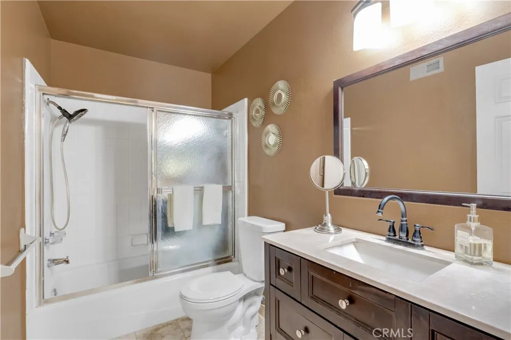 25231 Tanoak Lake Forest, CA 92630