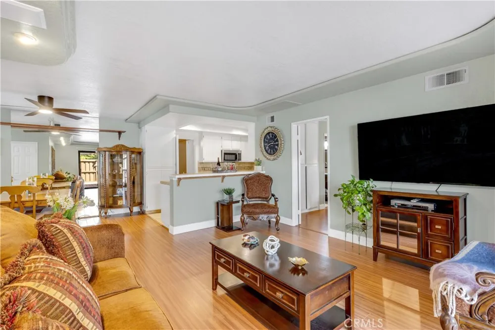 25231 Tanoak Lake Forest, CA 92630
