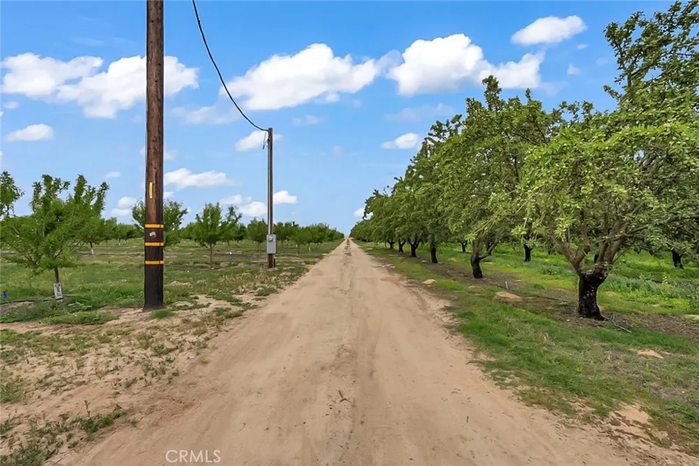 14706 Peach Avenue Livingston, CA 95334