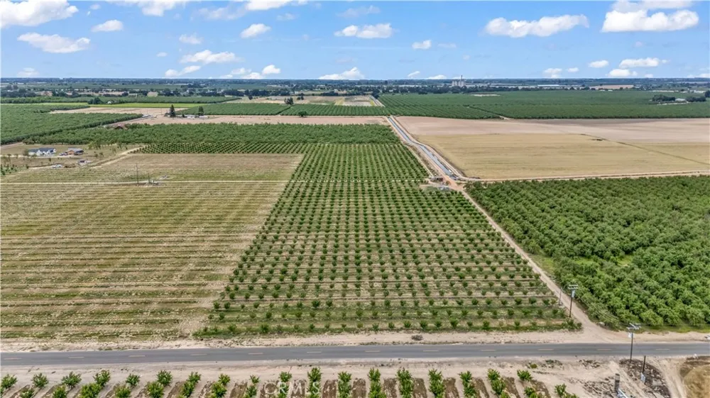 14706 Peach Avenue Livingston, CA 95334