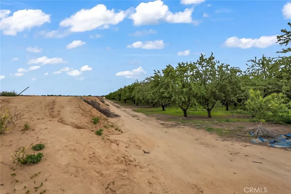 14706 Peach Avenue Livingston, CA 95334